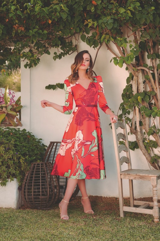 Thalía anuncia el lanzamiento de su colección de verano 2016